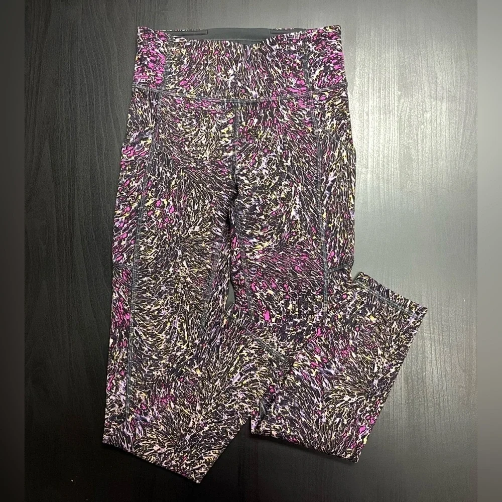 Lululemon Invigorate High-Rise Tight 25" - Sz 4 - Picture 2 of 5
